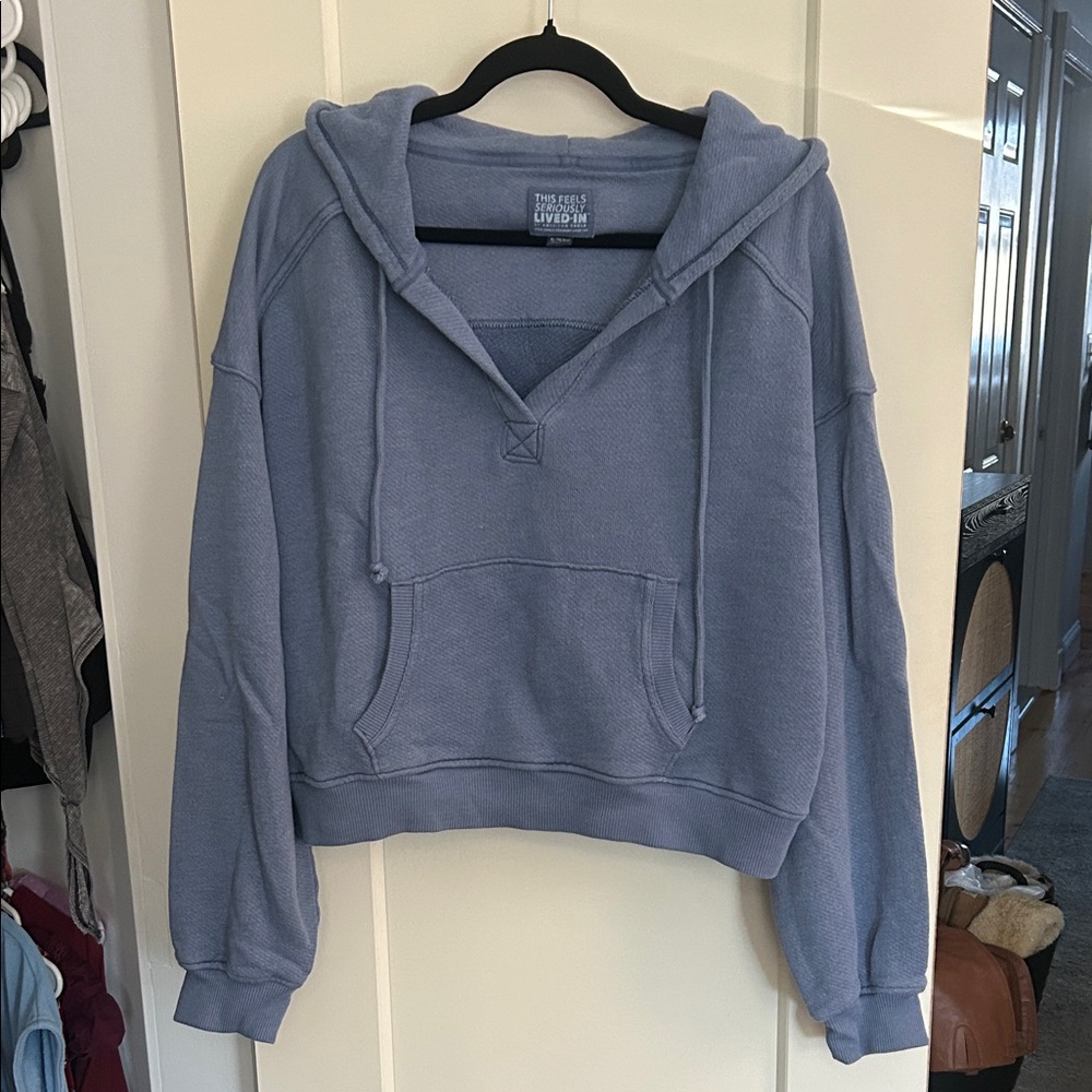 American Eagle Outfitters Light Blue Cropped Hoodie